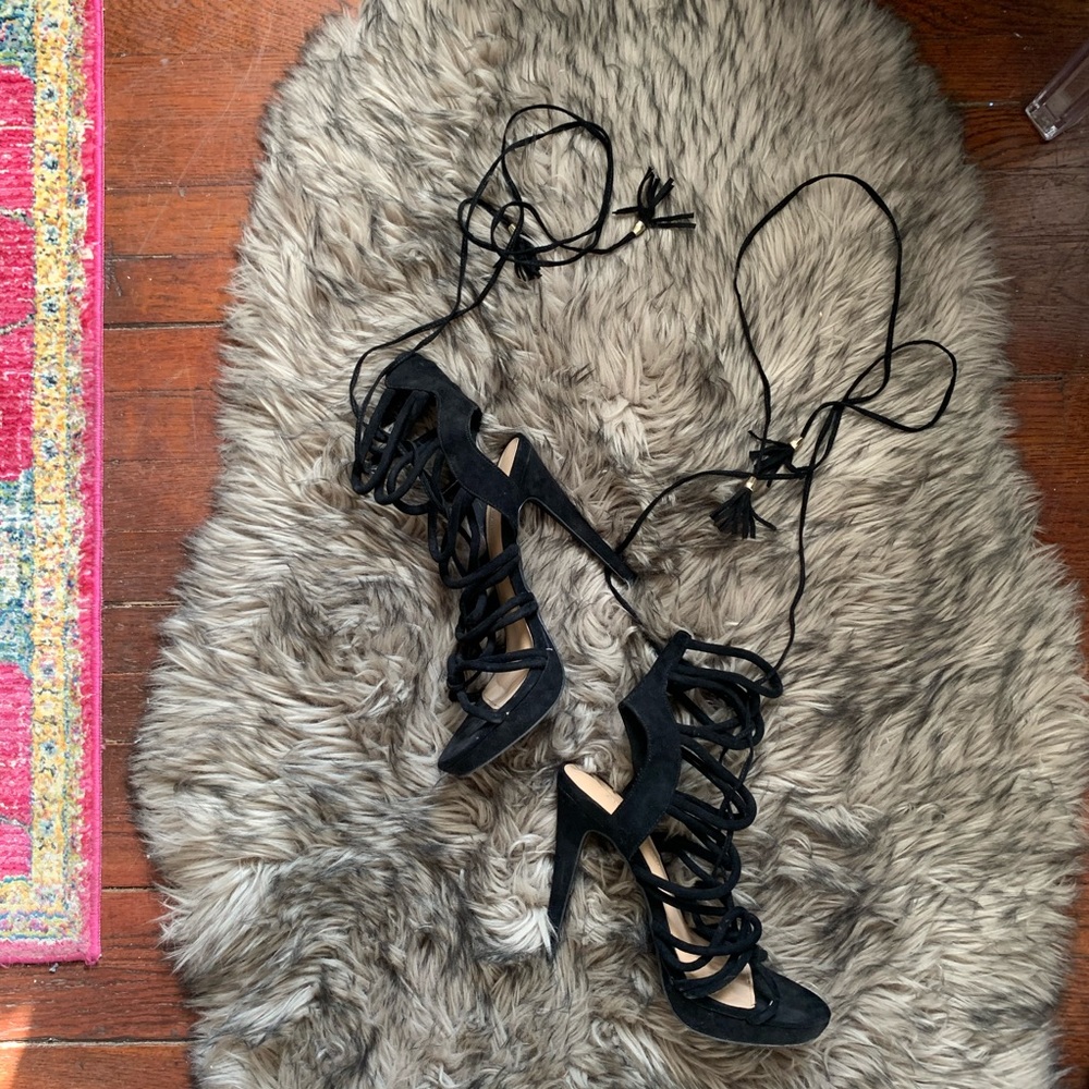 ♡BLACK LACEUP HEELS♡